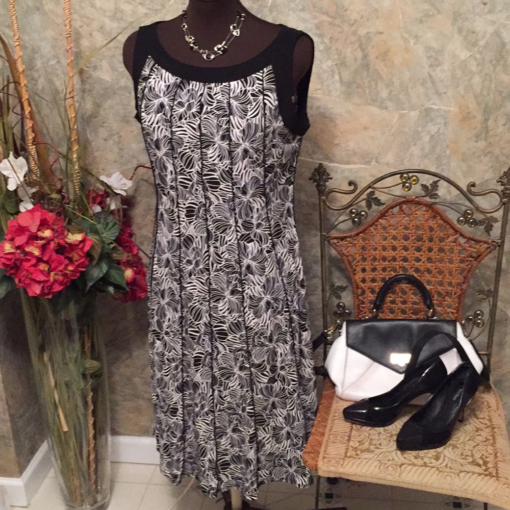 Dress. Hello gorgeous! Classic black-and-white. - Picture 8 of 8